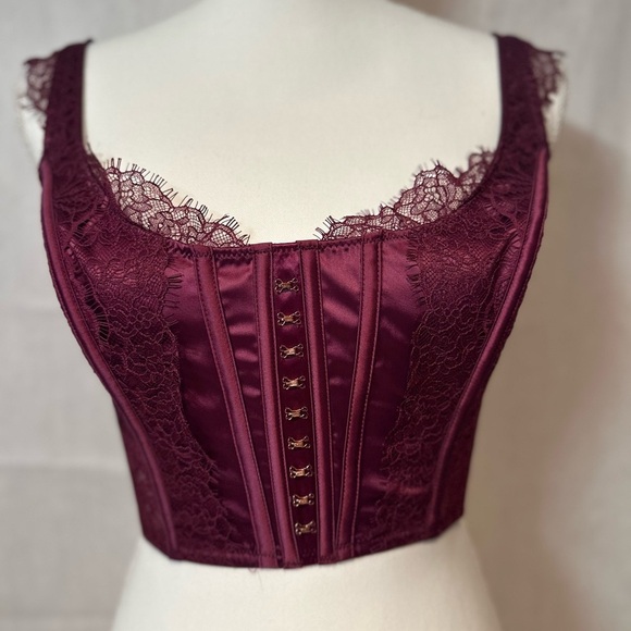 Victoria's Secret Burgundy Lace Bustier - Picture 5 of 12